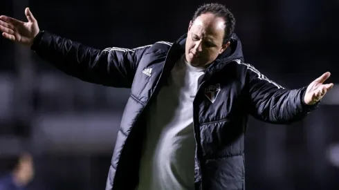 Rogério Ceni diz que time do São Paulo está se despedaçando por conta da maratona de jogos (Foto: Alexandre Schneider/Getty Images)
