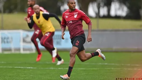 Felipão diz que não vai apressar reestreia de Fernandinho pelo Athletico-PR (Foto: Athletico.com.br)
