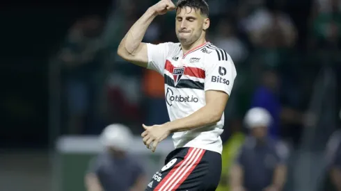 Jonathan Calleri comemora gol com a camisa do São Paulo (Foto: Getty Images)
