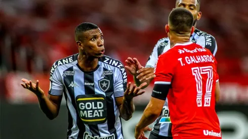 Kanu está insatisfeito no Botafogo
