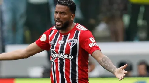 Reinaldo, lateral-esquerdo do São Paulo (Foto: Getty Images)
