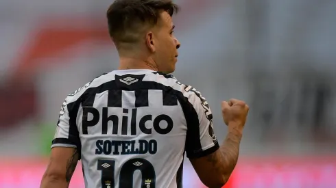 Soteldo é o atual "dono" da camisa 10 do Santos (Foto: Getty Images)
