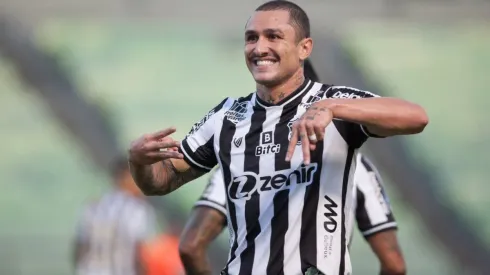 Vice-presidente do Grêmio surpreende e faz revelação sobre Vina, do Ceará