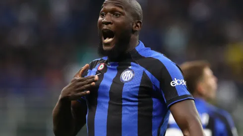 MILAN, ITALY – MAY 27: Romelu Lukaku of FC Internazionale celebrates after scoring the team's first goalduring the Serie A match between FC Internazionale and Atalanta BC at Stadio Giuseppe Meazza on May 27, 2023 in Milan, Italy. (Photo by Marco Luzzani/Getty Images)
