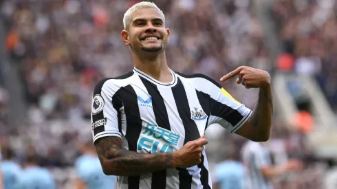 NEWCASTLE UPON TYNE, ENGLAND – OCTOBER 08: Newcastle player Bruno Guimaraes celebrates his second goal by pointing to the club badge during the Premier League match between Newcastle United and Brentford FC at St. James Park on October 08, 2022 in Newcastle upon Tyne, England. (Photo by Stu Forster/Getty Images)
