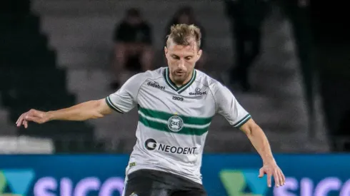 Henrique pelo Coritiba. Foto: Gabriel Thá/Coritiba
