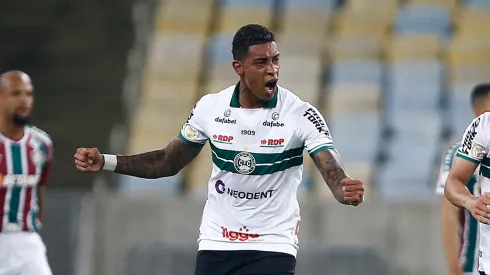 Alef Manga terá seu contrato suspenso pelo Coxa e já tem futuro definido (Photo by Wagner Meier/Getty Images)