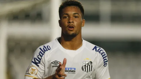 Santos prioriza venda de Marcos Leonardo para clube inglês. (Photo by Ricardo Moreira/Getty Images)

