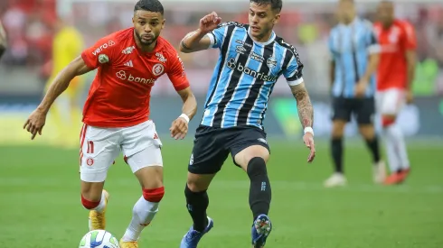 PORTO ALEGRE, BRAZIL – OCTOBER 8: Vanderson of Internacional and Felipe Carballo of Gremio compete for the ball during the match between Internacional and Gremio as part of Brasileirao 2023 at Beira-Rio Stadium on October 8, 2023 in Porto Alegre, Brazil. (Photo by Pedro H. Tesch/Getty Images)
