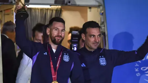 Pegou todos de surpresa: Messi toma decisão surpreendente envolvendo Lionel Scaloni e Seleção Argentina (Photo by Marcelo Endelli/Getty Images)
