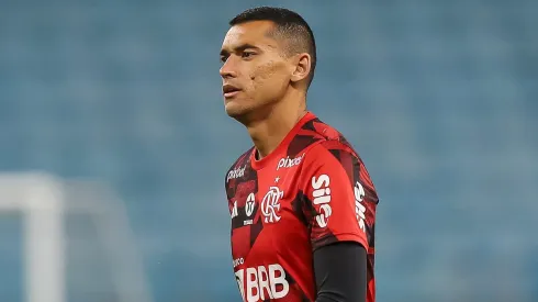 Contratação do goleiro Santos se torna prioridade em campeão brasileiro  (Photo by Pedro H. Tesch/Getty Images)
