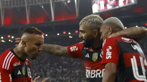 Cebolinha, Gabigol e Wesley comemoram gol. Foto:  Wagner Meier/Getty Images
