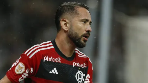 Clube paulista encaminha a contratação de Éverton Ribeiro, do Flamengo (Photo by Ricardo Moreira/Getty Images)
