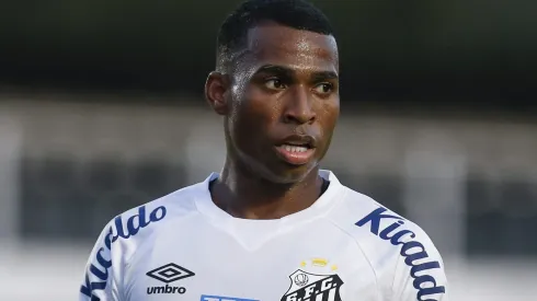 Jean Lucas pode estar deixando o Santos rumo a outro time brasileiro. (Photo by Ricardo Moreira/Getty Images)
