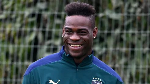 Balotelli: atacante está no futebol turco (Foto: Claudio Villa/Getty Images)
