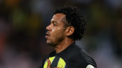 Romarinho em ação pelo Al-Ittihad. Foto: Yasser Bakhsh/Getty Images
