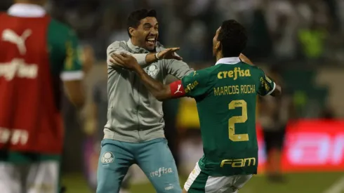 Marcos Rocha do Palmeiras comemora  com  Abel Ferreira Foto: Leonardo Lima/AGIF
