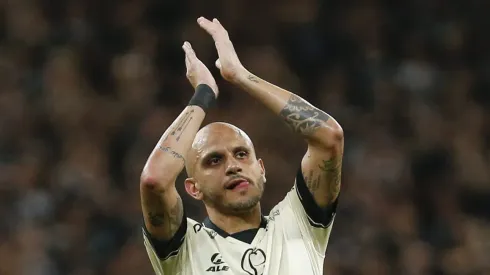 Fábio Santos conta bastidores de Vítor Pereira no Corinthians. Foto: Ricardo Moreira/Getty Images
