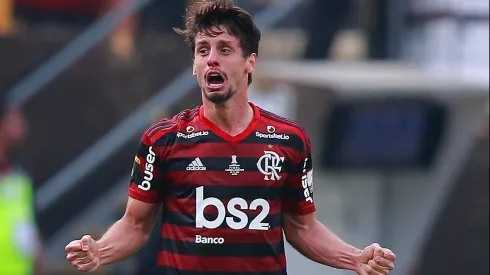 Grêmio deixa Rodrigo Caio de lado e decide fechar com zagueiro do futebol europeu. (Photo by Manuel Velasquez/Getty Images)

