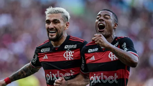 Flamengo na frente Pesquisa aponta as 14 maiores torcidas do futebol brasileiro. Foto: Thiago Ribeiro/AGIF
