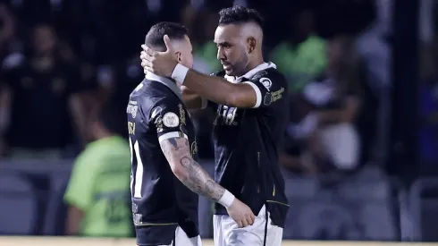  Payet of Vasco da Gama celebrates with teammate Rossi  (Photo by Wagner Meier/Getty Images)
