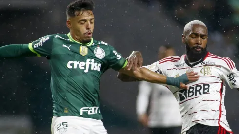 Gabriel Menino (L) of Palmeiras e Gerson of Flamengo . (Photo by Miguel Schincariol/Getty Images)
