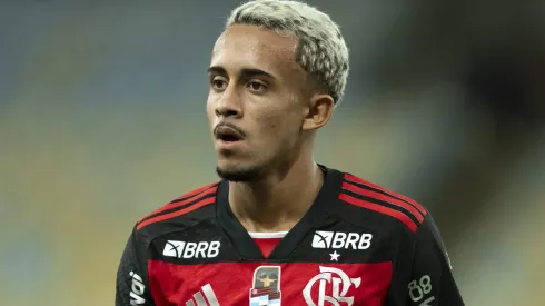 Matheus Gonçalves em ação pelo Flamengo. Foto: Jorge Rodrigues/AGIF
