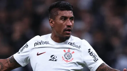 Grande rival do Corinthians surpreende e tenta a contratação de Paulinho. Foto: Ettore Chiereguini/AGIF
