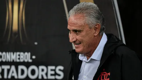 Tite muda função de Gerson e torcida pede perdão.  Foto: Thiago Ribeiro/AGIF
