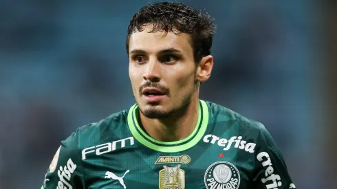 Raphael Veiga pode trocar o Palmeiras por clube surpreendente (Photo by Pedro H. Tesch/Getty Images)
