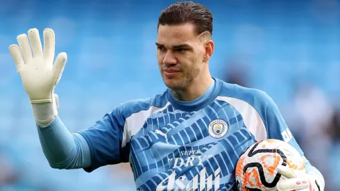 Ederson pode trocar o City. (Photo by Charlotte Tattersall/Getty Images)
