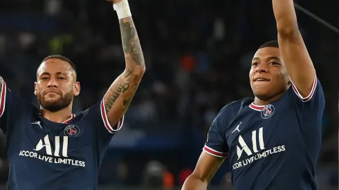 Mbappé e Neymar pelo PSG
