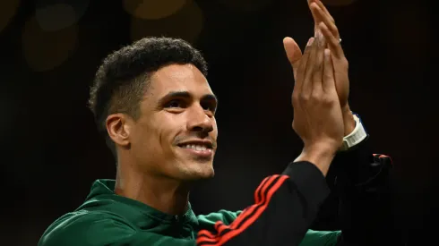 Saída de Varane foi confirmada pelo Manchester United (Foto: Gareth Copley/Getty Images)
