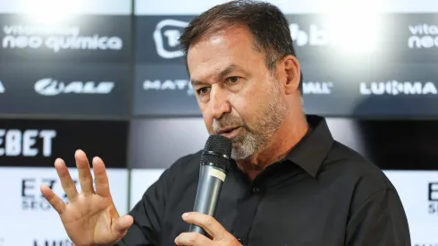 Augusto Melo, presidente do Corinthians, recebe resposta após sondar dirigente de clube da Série A.
