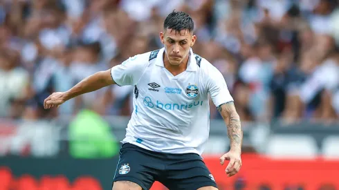 Pavón deixou o campo irritado ao ser substituído (Foto: Lucas Uebel/Grêmio/Divulgação)
