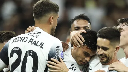 Corinthians aceita proposta e encaminha venda de jogador contestado para rival do Brasileirão. (Photo by Alexandre Schneider/Getty Images)
