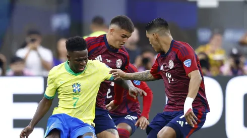 Seleção Brasileira: Guilherme Arana dá detalhes sobre parceria com Vini Jr. (Photo by Ronald Martinez/Getty Images)
