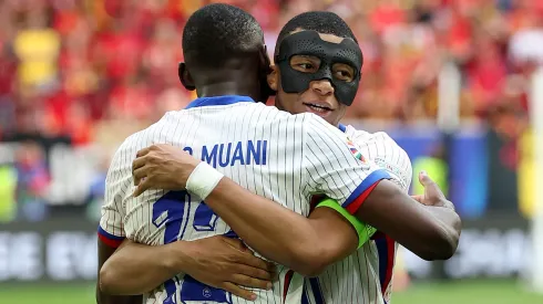Mbappé comemora gol com Muani (Photo by Carl Recine/Getty Images)
