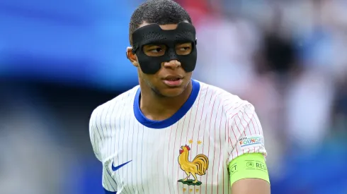Mbappé não gosta de jogar de máscara (Foto: Clive Mason/Getty Images)
