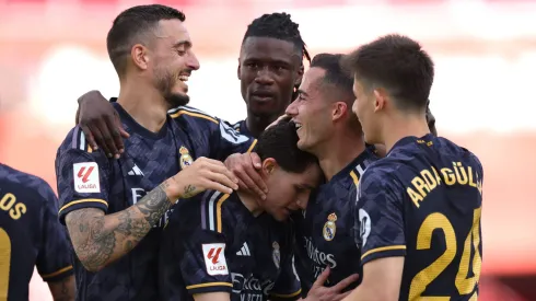 Fran Garcia do Real Madrid comemora o gol com Joselu, Eduardo Camavinga, Lucas, Arda Guler (Photo by Clive Brunskill/Getty Images)
