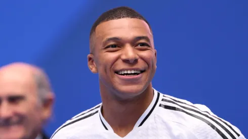 Mbappé, do Real Madrid, compra clube europeu por R$ 120 milhões. 
