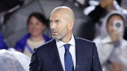 Três vezes campeão da Champions League, Zidane gostaria de assumir gigante europeu. 
