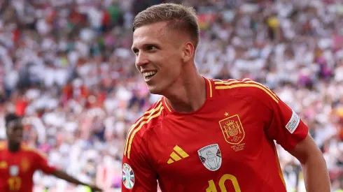 Barcelona e RB Leipzig podem fechar troca de jogadores envolvendo Dani Olmo (Photo by Alex Livesey/Getty Images)
