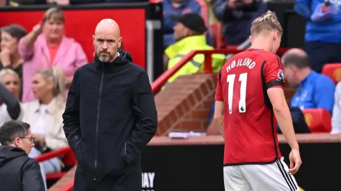 Erik Ten Hag pensando em soluções para o ataque com o desfalque de Hojlund, (Foto: Michael Regan/Getty Images)
