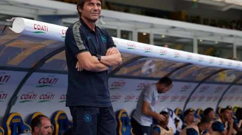 Conte, do Napoli, em estreia da equipe na Serie A, contra o Verona. (Foto: Emmanuele Ciancaglini/Getty Images)
