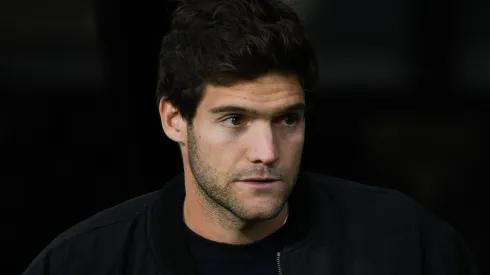 Ex-Barcelona, Marcos Alonso dá sinal verde e é contratado por rival dos catalães em La Liga.
