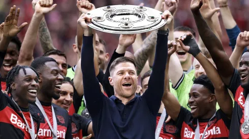 Xabi Alonso conquistou a Bundesliga de forma inédita para o Bayer Leverkusen.
