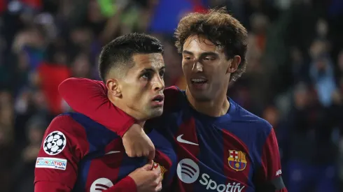 Barcelona revela porquê João Cancelo e João Félix não permaneceram no time de Hansi Flick.
