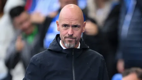 Em meio à crise, Manchester United assina com ex-Arsenal a pedido de Erik Ten Hag.
