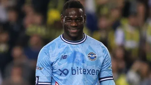 Balotelli cansa de esperar pelo Corinthians e é oferecido a outro gigante do Brasileirão. (Photo by Ahmad Mora/Getty Images)
